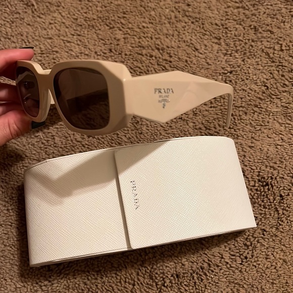 prada sunglasses - Picture 1 of 2